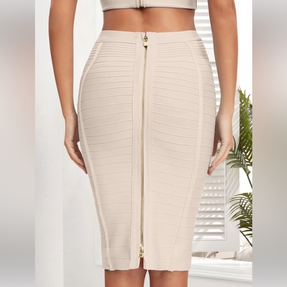 🌹-White zip up front skirt-